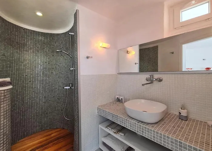 The * Parikia (Paros)